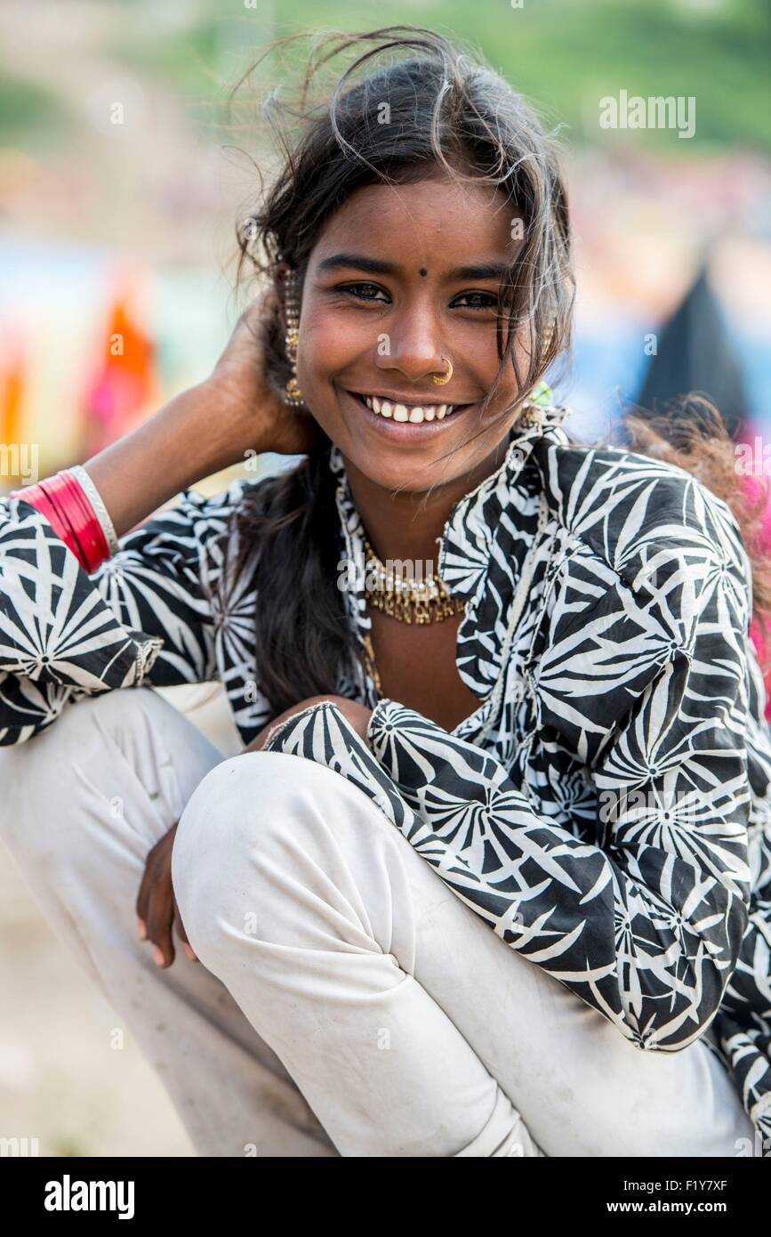 La India, el estado de Rajasthan, Baneshwar, la feria anual de tribus Bhil es tanto una antigua feria, un festival religioso y un carnaval Foto de stock