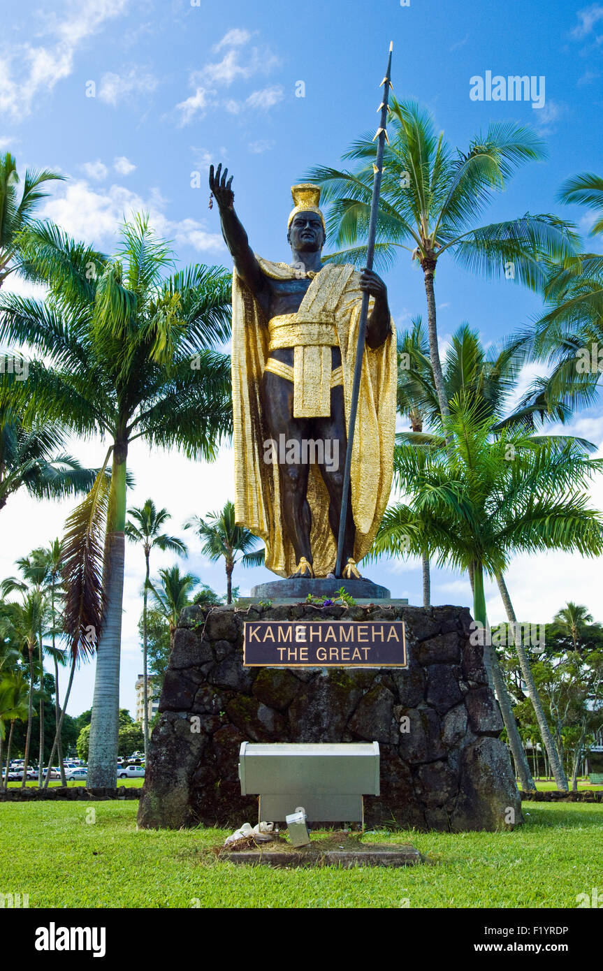 La estatua del rey Kamehameha el grande en el río Wailoa State Recreation Area, mantenido por el ARS en Hilo, Hawai Foto de stock