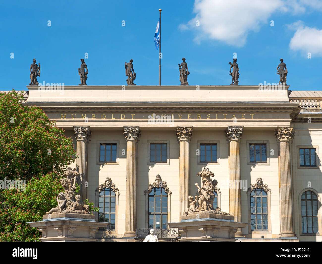 Fassade der Humboldt Universität de Berlín Foto de stock