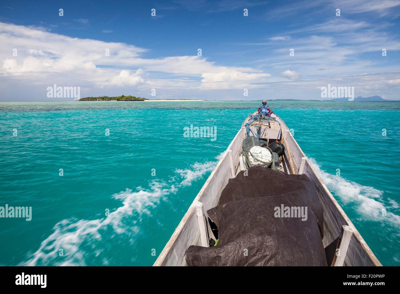Indonesia, la provincia de Maluku, East Seram, viaje en barco a la isla de isla Grogos Geiser Foto de stock