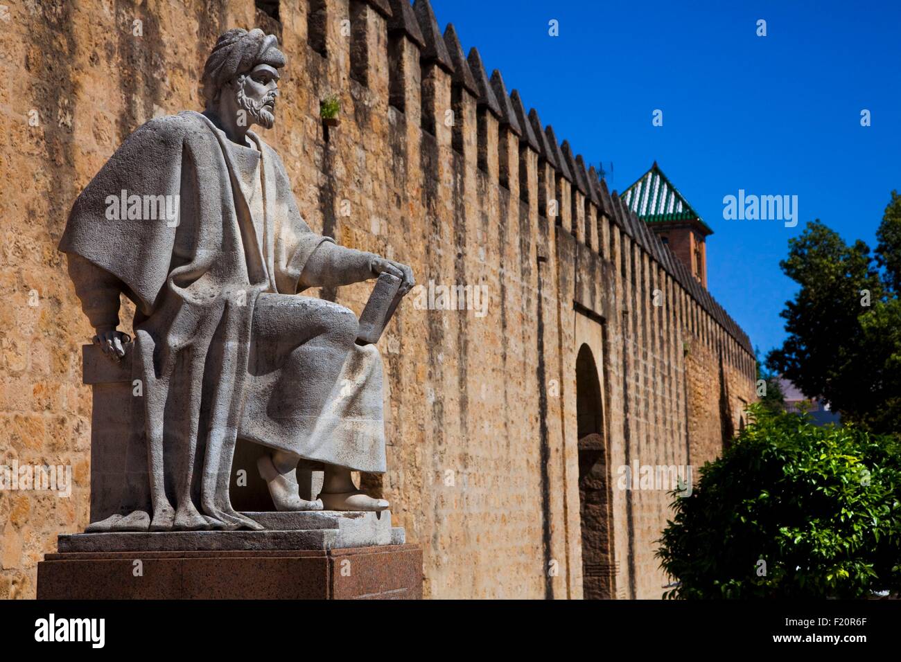 España, Andalucía, Córdoba, centro histórico catalogado como Patrimonio Mundial por la UNESCO, Abul Walid Muhammad ibn Ahmad Ibn Rushd, más conocido como Averroes, filósofo, médico, matemático, doctor en leyes y astronomous islámica de Al Andalus, las paredes, Foto de stock