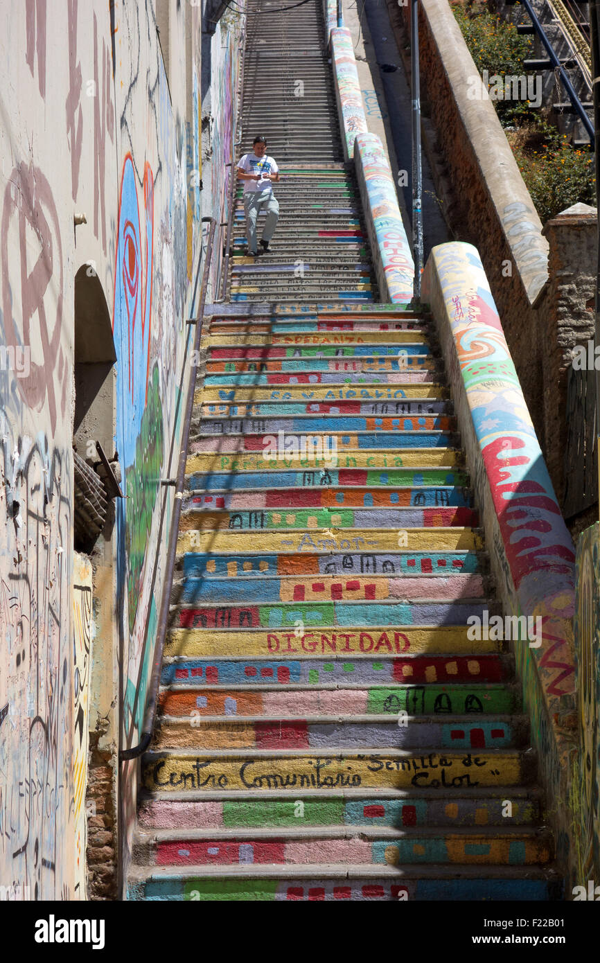 Escalera de color. Valparaíso. Chile Fotografía de stock - Alamy