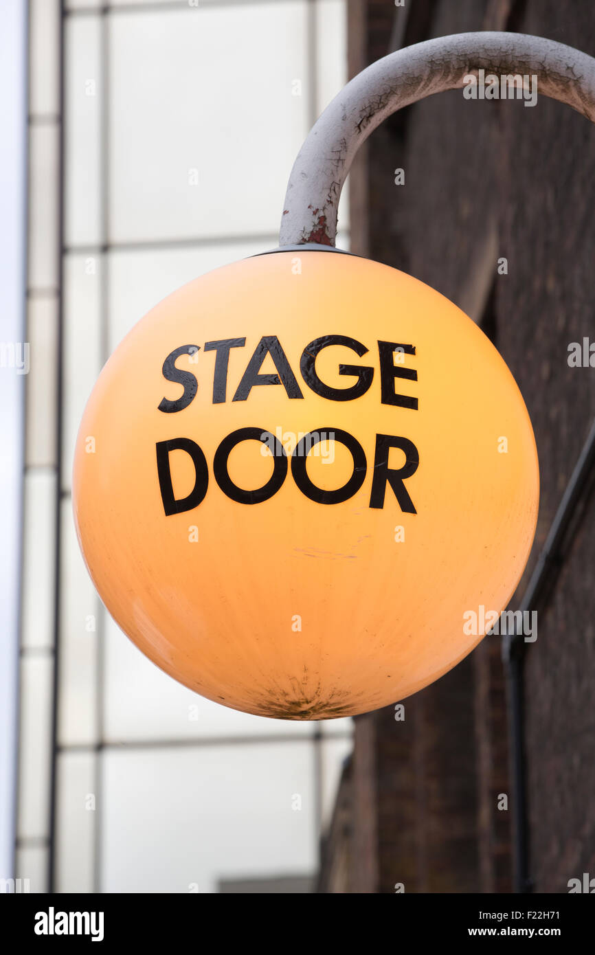 Stage Door fuera del Teatro Old Vic, al sudeste de la estación de Waterloo, en el centro de Londres, Inglaterra, Reino Unido. Foto de stock