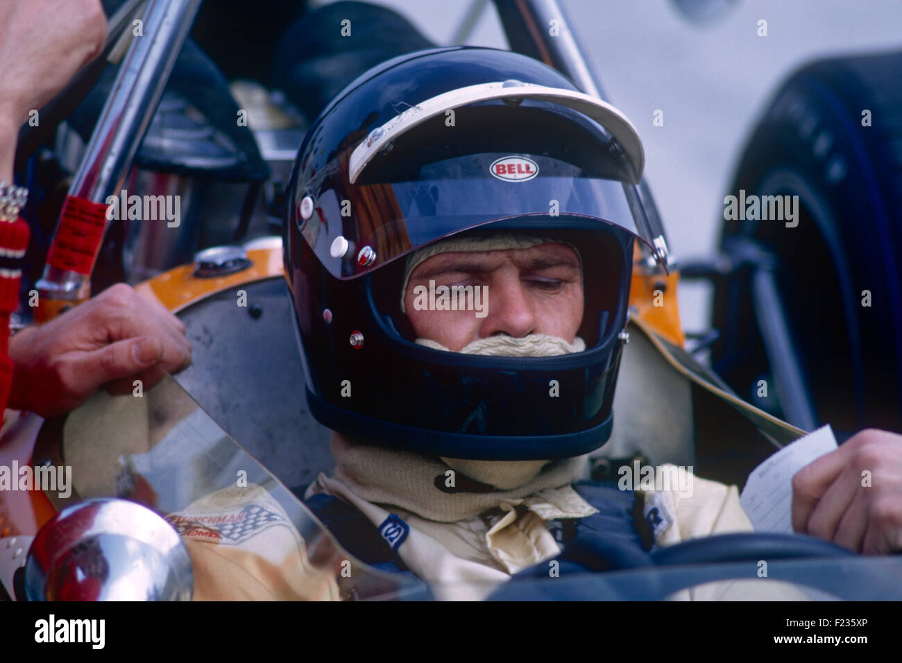 Peter Gethin en su McLaren Formula 1 carreras de coches Foto de stock