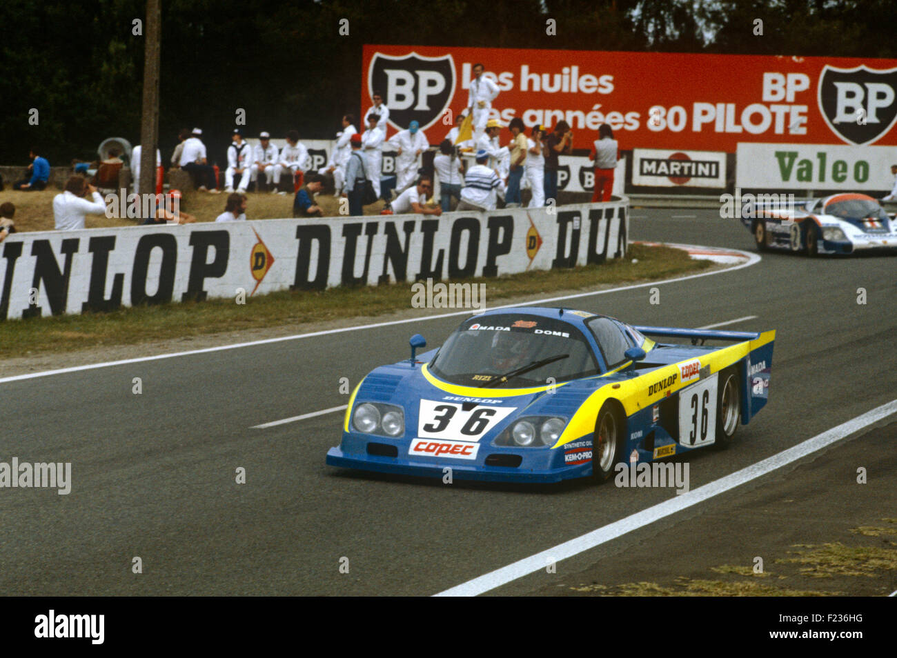 36 Chris Craft y Eliseo Salazar Dome RC82 en la esquina Mulsanne en Le Mans el 20 de junio de 1982 Foto de stock