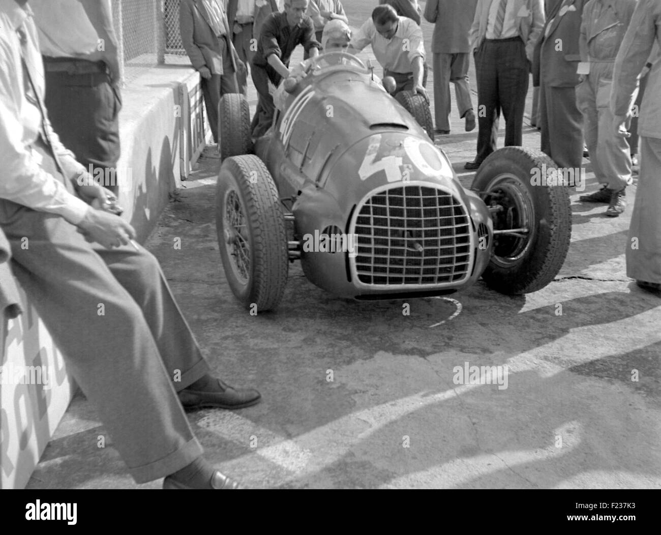 Raymond Sommer en un Ferrari 125 en el GP de Italia en Monza 1949 Foto de stock