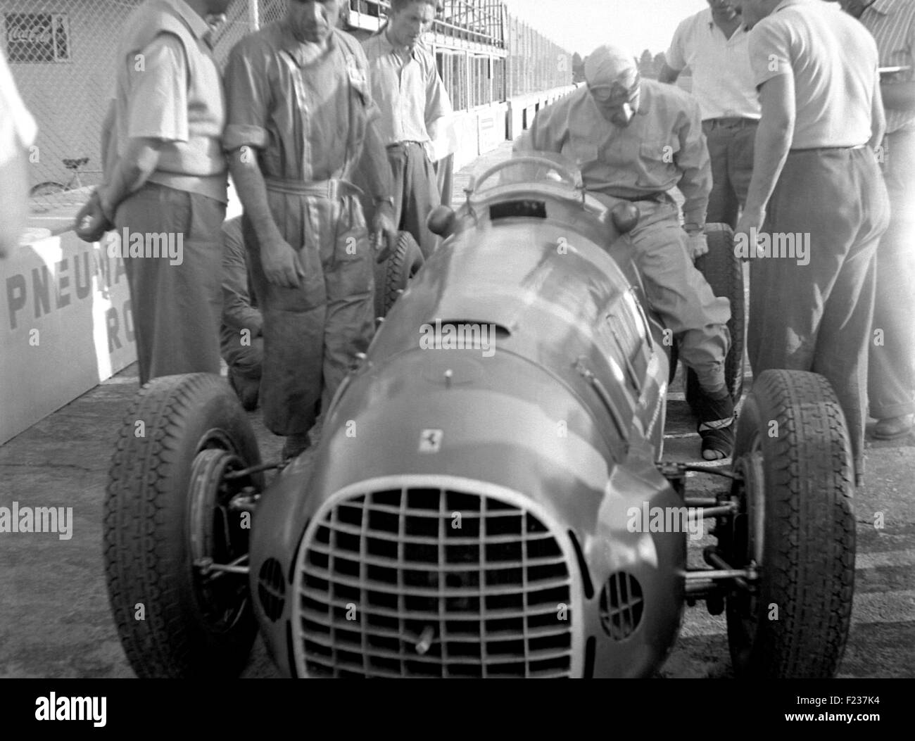 Raymond Sommer en un Ferrari 125 en el GP de Italia en Monza 1949 Foto de stock