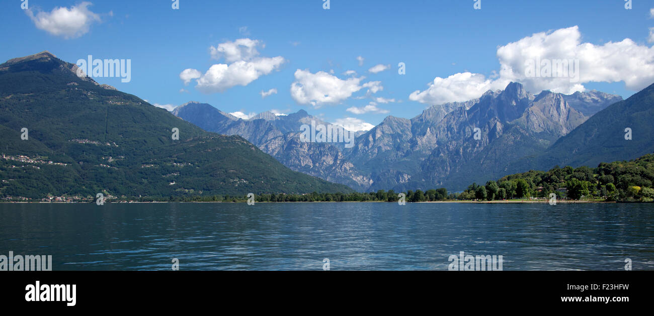 Vista panorámica del Lago Como y las montañas Lombardía Italia Foto de stock
