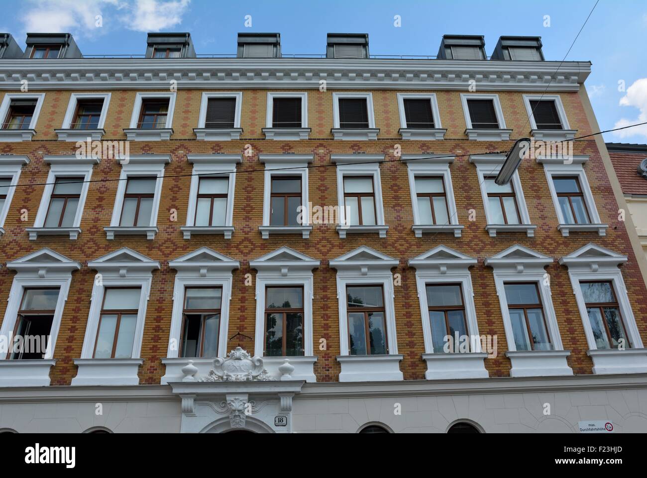 Edificio cerca del palacio de Liechtenstein, en Viena, Austria Foto de stock