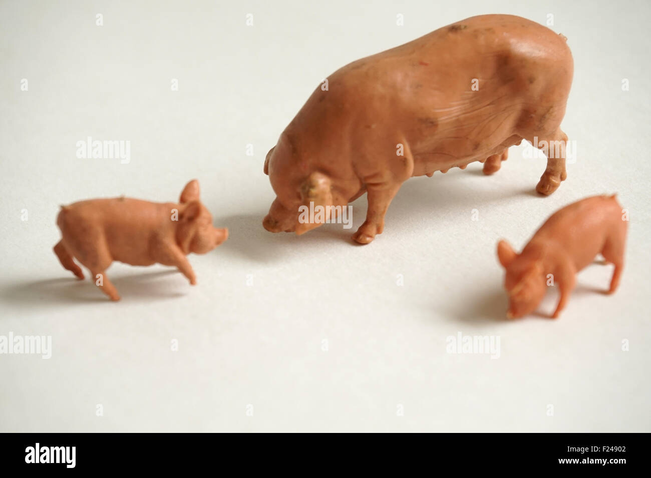 Animales de plástico juguetes infantiles Fotografía de stock - Alamy