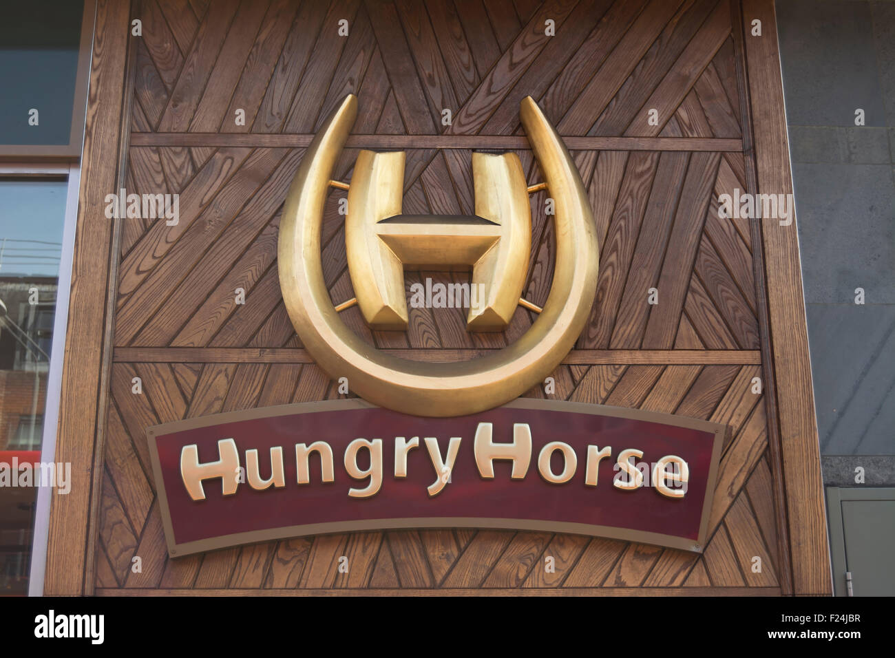 Nombre y logotipo de caballos hambrientos a una sucursal de la cadena de  restaurantes en Kingston upon Thames, Surrey, Inglaterra Fotografía de  stock - Alamy