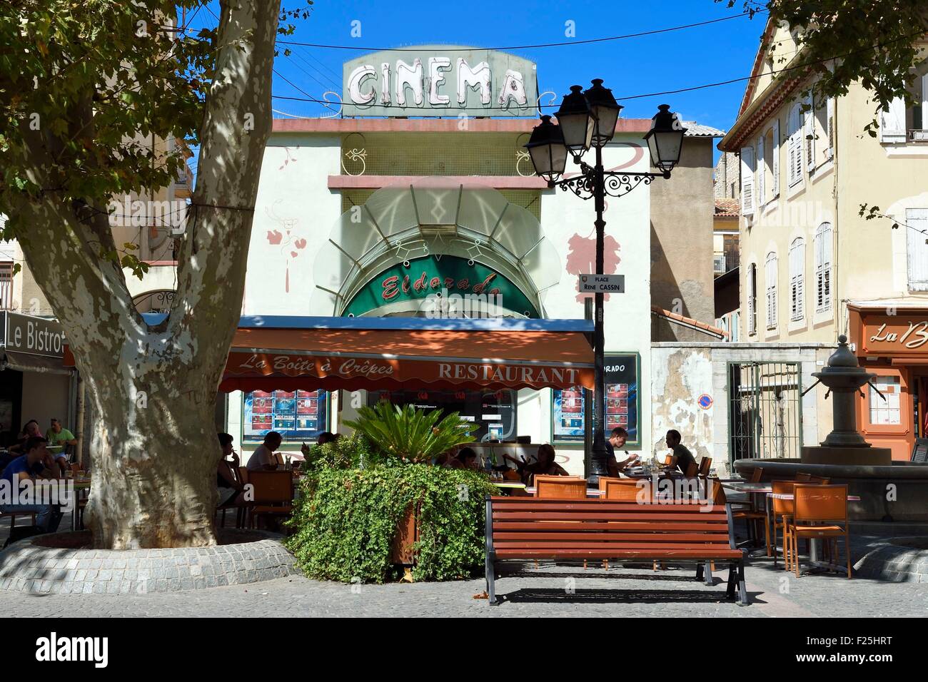 Francia, Var, Draguignan, Art Nouveau Cine place RenΘ Cassin Foto de stock