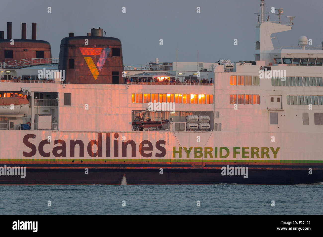 Scandlines ferry híbrido oof Rødby Havn, Dinamarca Foto de stock