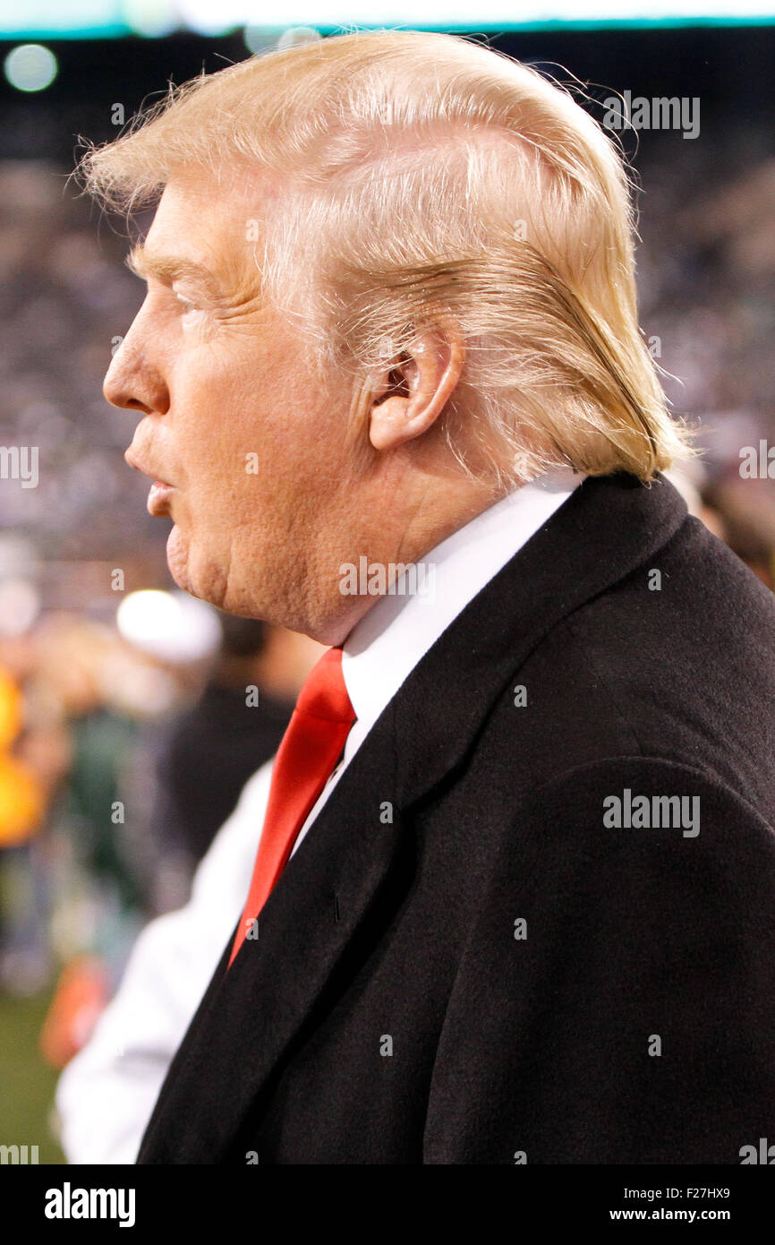 Donald Trump en un partido de fútbol en el estadio de MetLife el 13 de noviembre de 2011, en East Rutherford, Nueva Jersey. Foto de stock