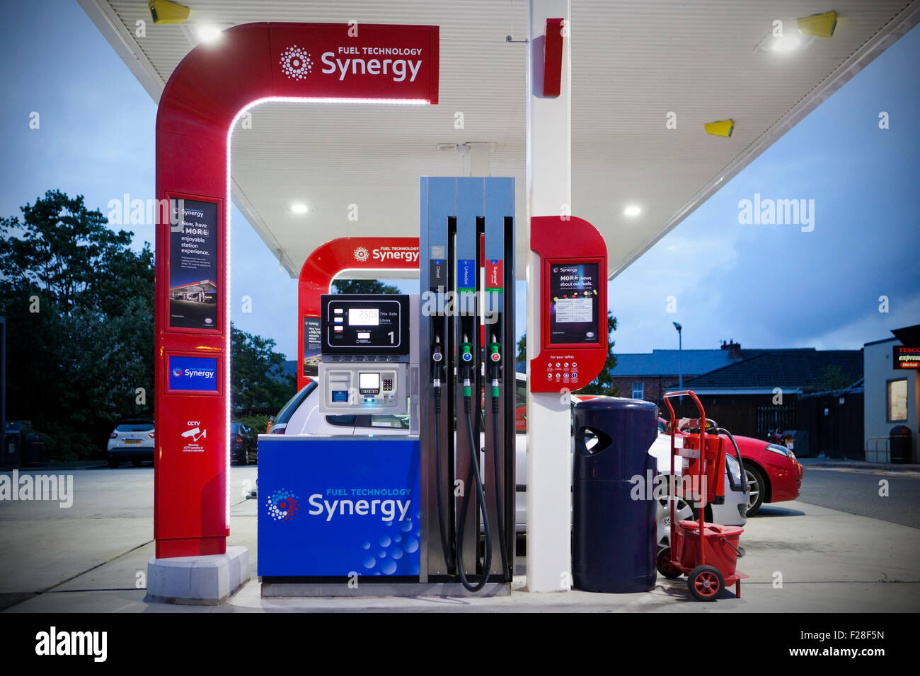 Nueva sinergia moderna Exxon Mobil bombas de gasolina en Pilling