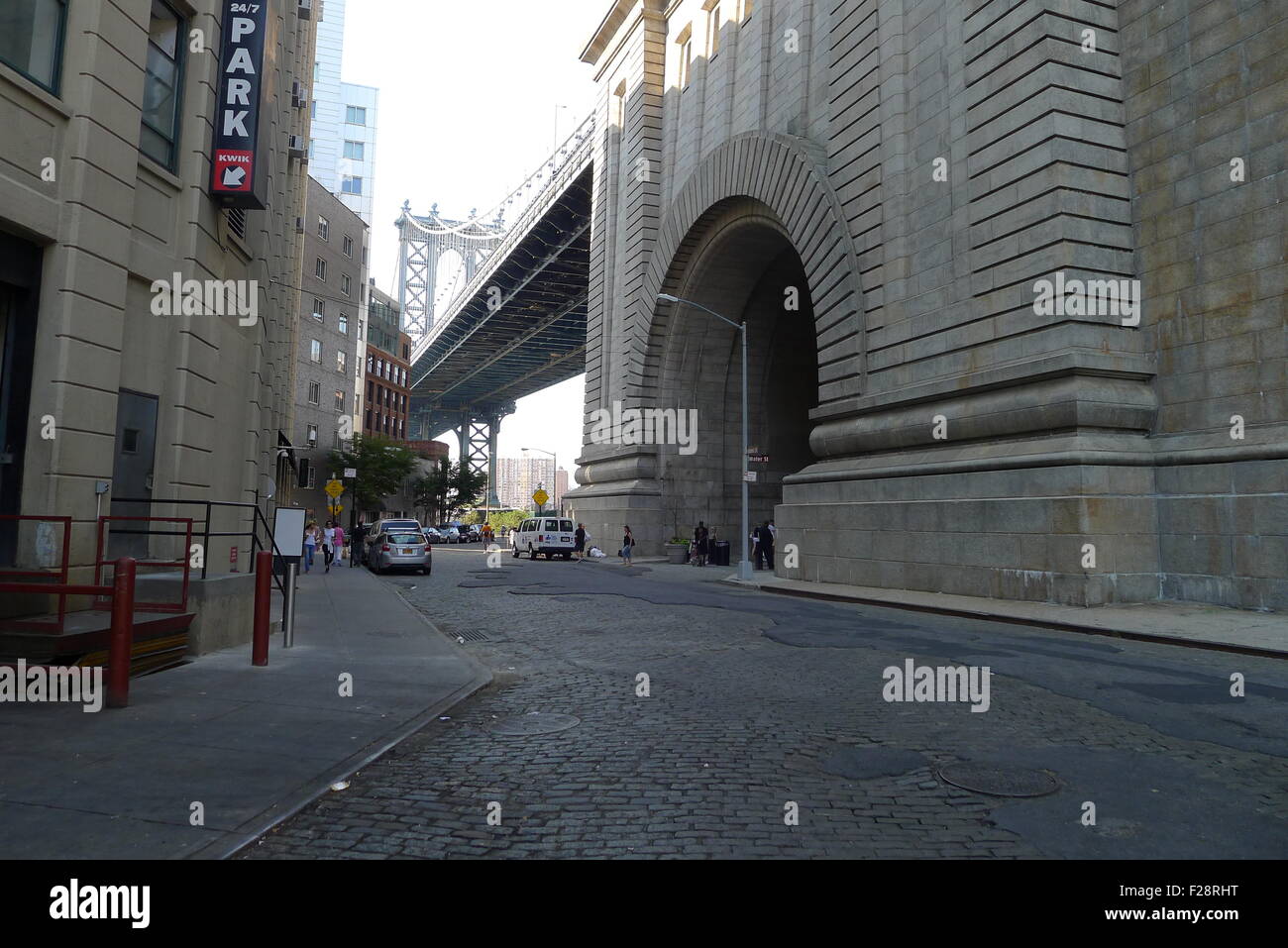 Arco Bajo Manhattan, Brooklyn Bridge Foto de stock