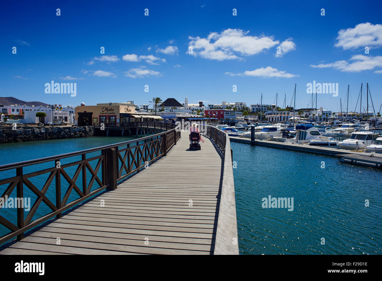 Boardwalk en el puerto Deportivo Marina Rubicón, Playa Blanca, Lanzarote  Fotografía de stock - Alamy