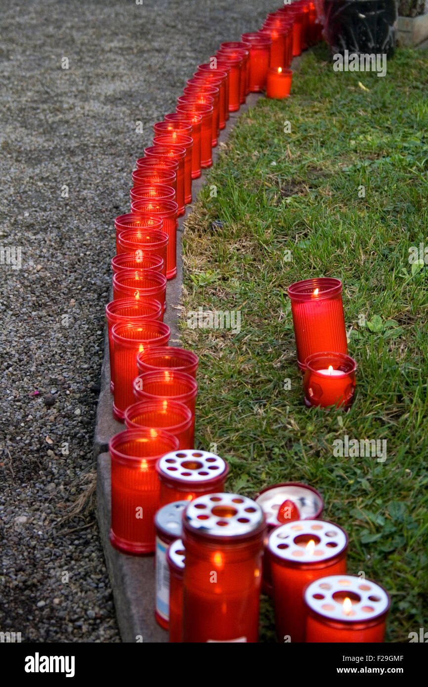 Velas funeral fotografías e imágenes de alta resolución Alamy