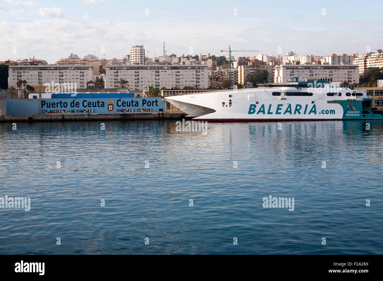 El puerto de Ceuta, territorio español en el norte de África, España  Fotografía de stock - Alamy