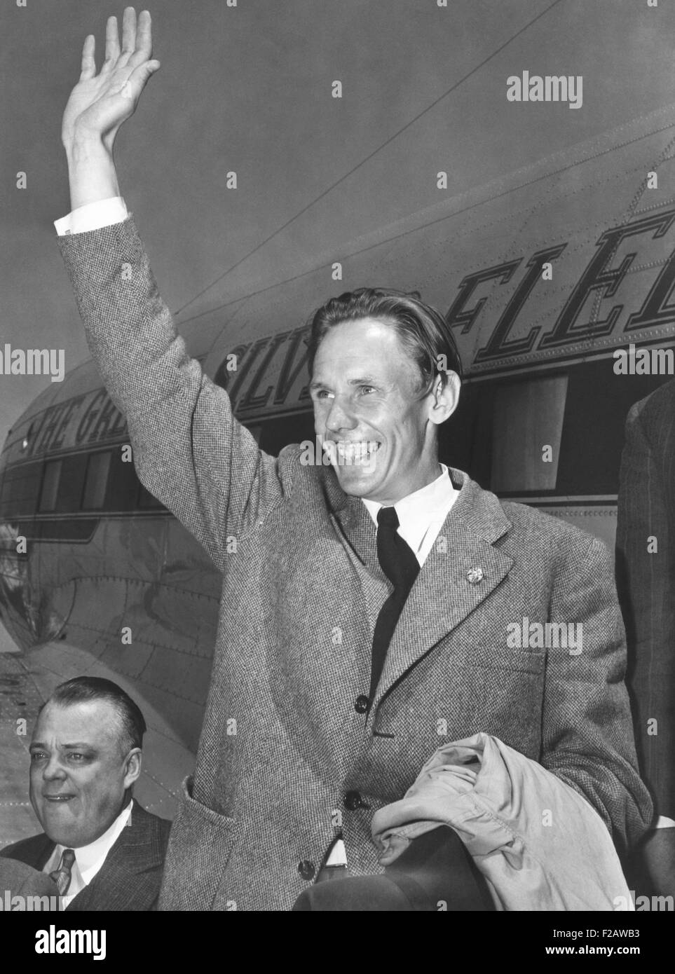 Gunder Hagg, sueco runner con siete récords mundiales, llegó al aeropuerto de LaGuardia. El 6 de junio de 1943. Él viajó desde Suecia neutral para competir en EE.UU. vía cumple. Dos años más tarde, Hagg corrió una milla en 4:01.4 segundos en Malmo, Suecia en 1945. El Registro celebrará hasta roto por Roger Bannister en Oxford en 1954. (CSU 2015 11 1442) Foto de stock