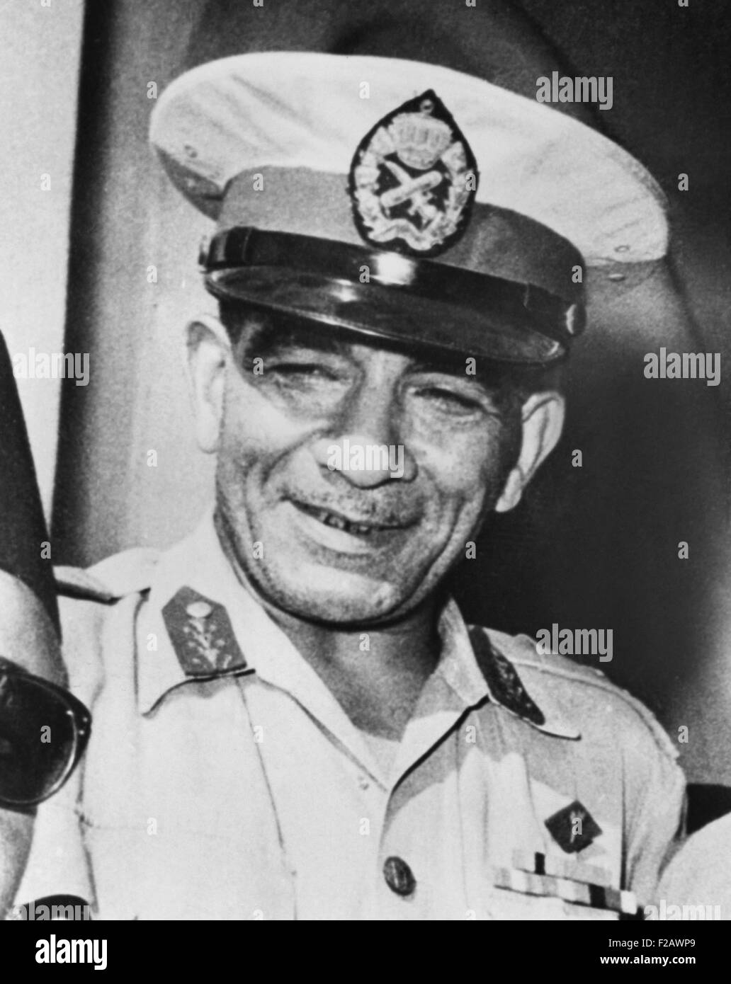 General Muhammad Naguib a asumió el liderazgo nominal de la revolución egipcia de 1952. "Los Oficiales libres", que provocaron los Foto de stock