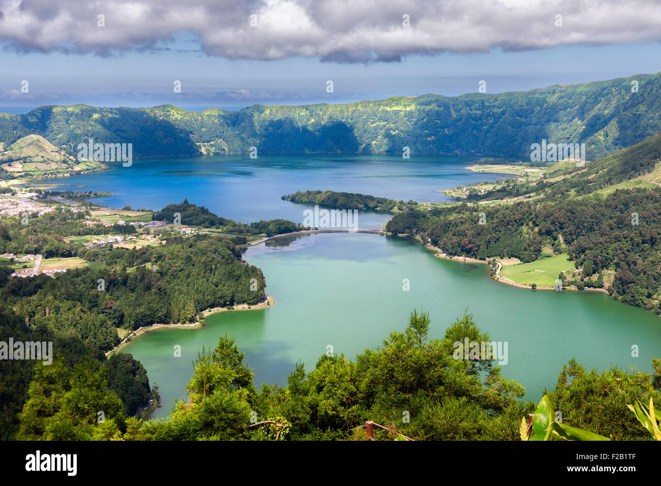 Lago de Sete Cidades de Vista do Rei mirador de Sao Miguel, Azores Foto de stock