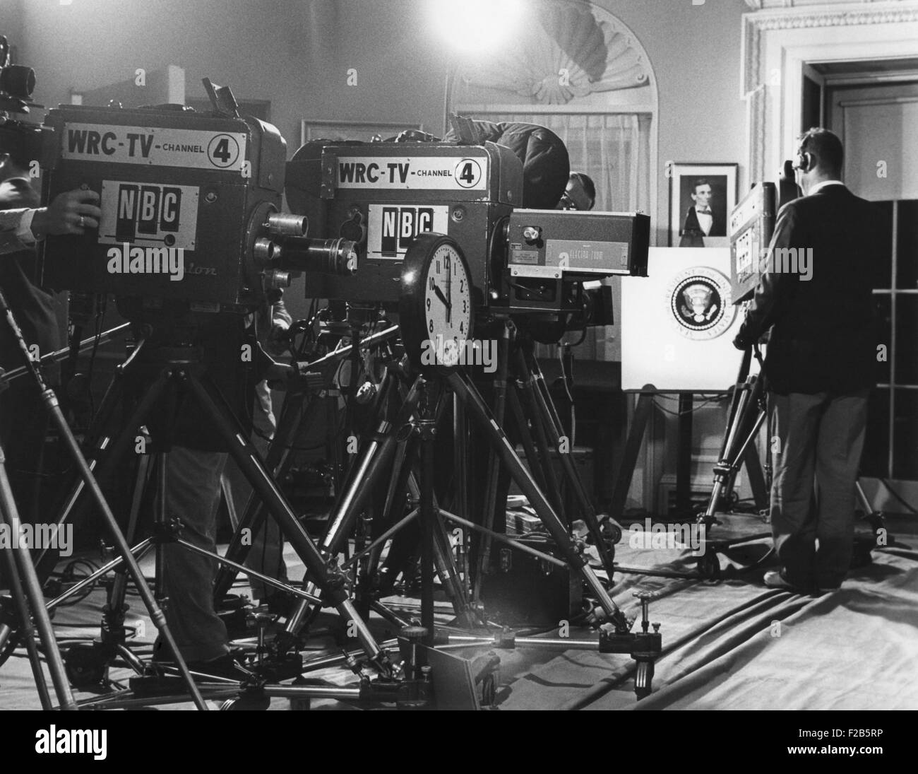 Las cámaras de televisión en un evento en la Casa Blanca. El 25 de julio de  1955. El presidente Eisenhower se dirigió a la nación de los cuatro grandes  de la Conferencia