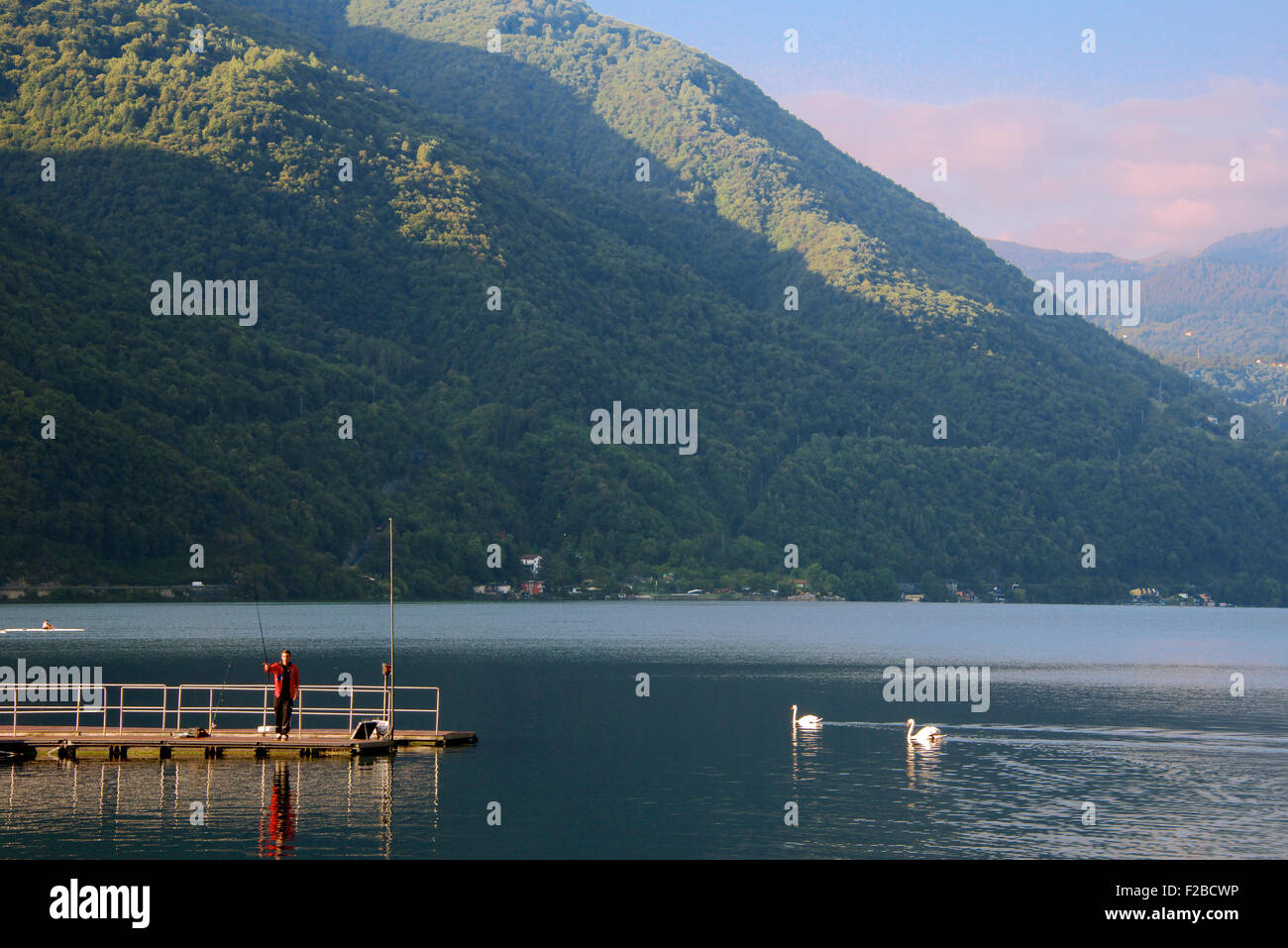 Lago Lugarno Porlezza Lombardía Italia Foto de stock