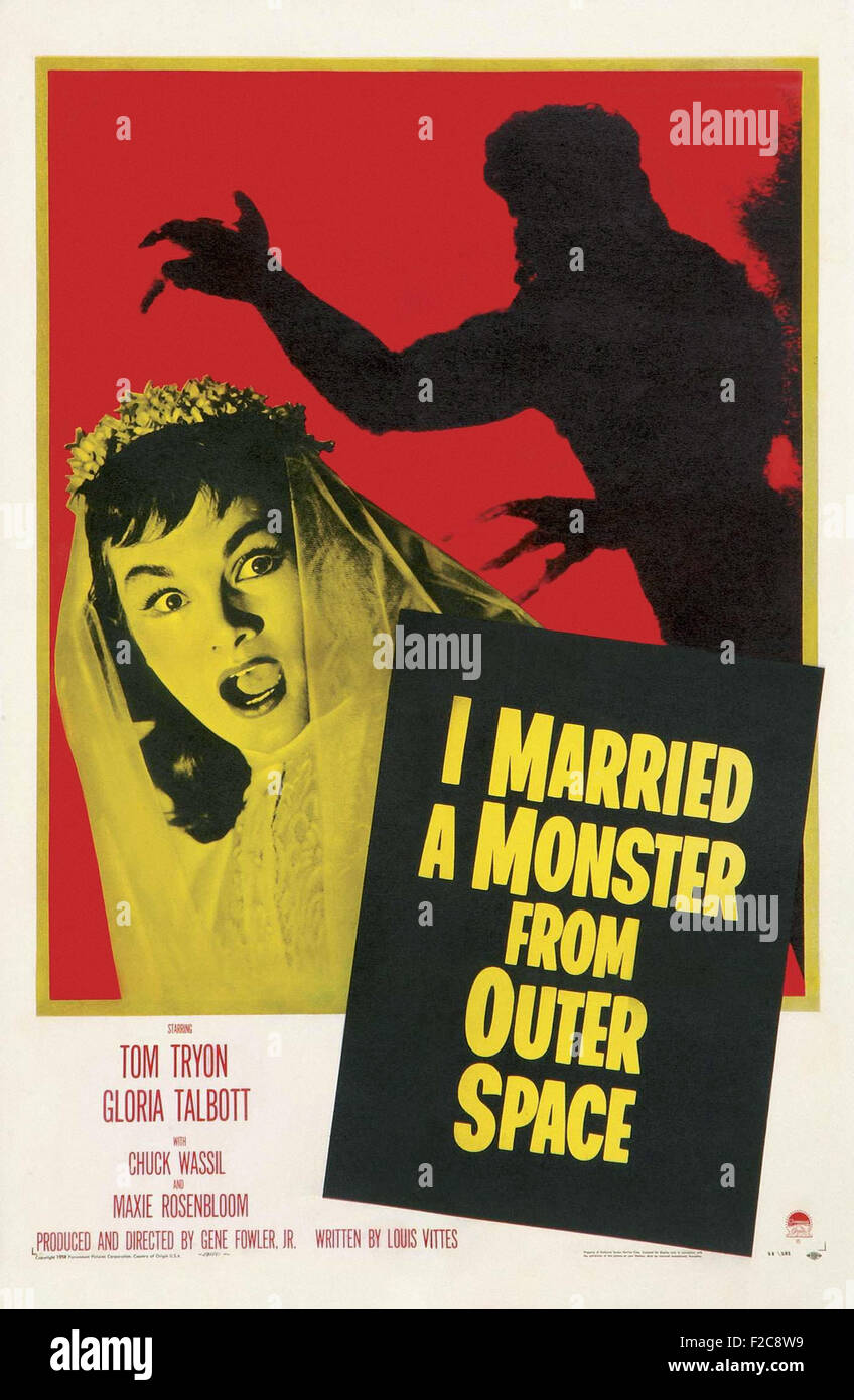 Me casé con un monstruo del espacio exterior 01 - carteles de cine - B Movie Foto de stock