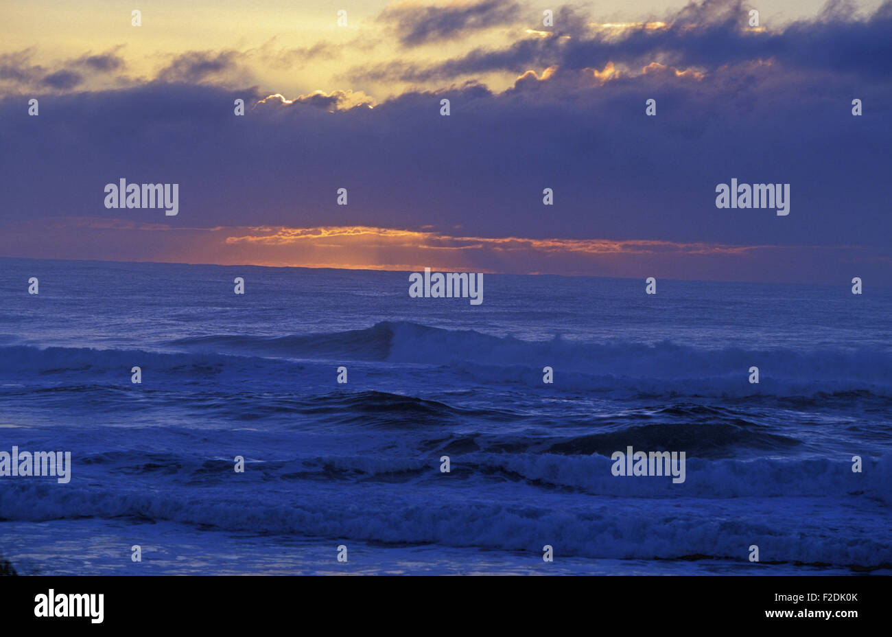 Escena costera, Stradbroke Island, Moreton Bay, Queensland, Australia.la isla de arena se encuentra en la parte norte de la Costa de Oro de Queensland. Foto de stock