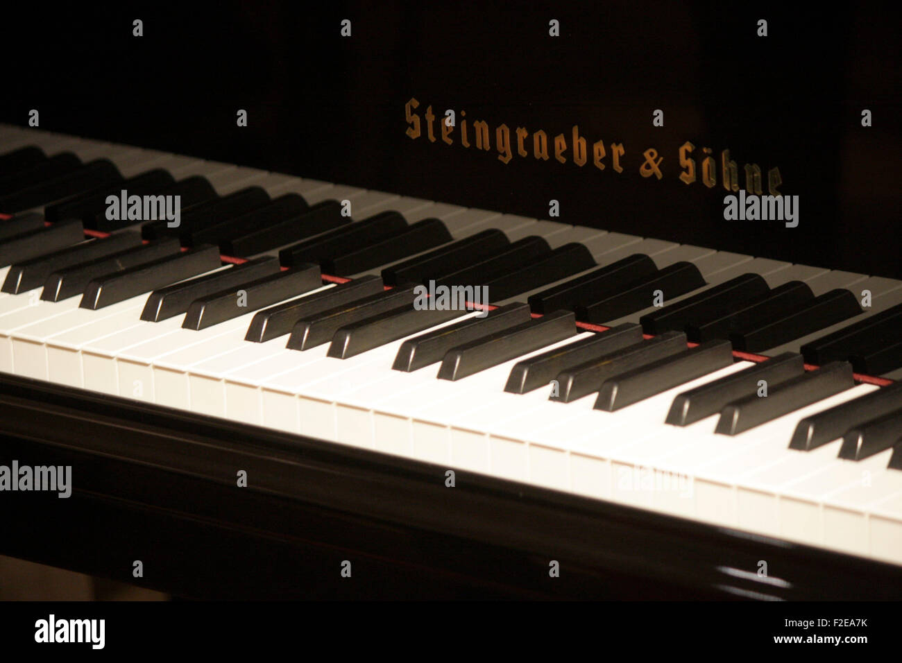 Noviembre 2013 - Berlín: un piano de cola de la marca 'Steingraeber und  Söhne', de Berlín Fotografía de stock - Alamy