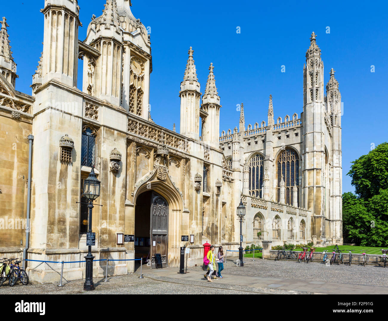 La entrada de King's College, Universidad de Cambridge, Cambridge, Cambridgeshire, Inglaterra, Reino Unido. Foto de stock