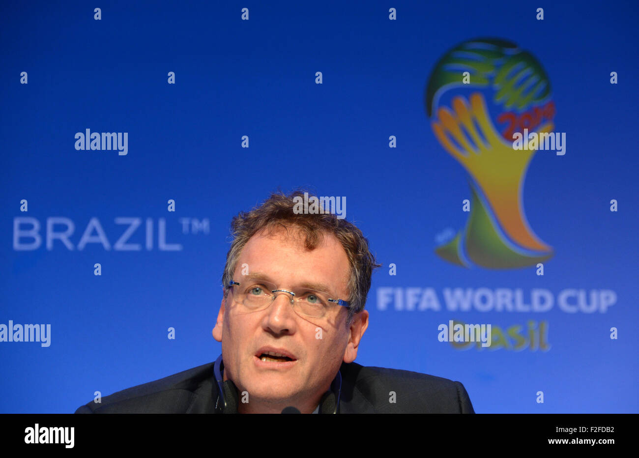El Secretario General de la FIFA, Jérôme Valcke asiste a una conferencia de prensa tras la reunión del Comité Organizador de la Copa Mundial de la FIFA 2014 en Costa do Sauipe, Brasil, 03 de diciembre de 2013. El sorteo final de los grupos de la ronda preliminar de la Copa Mundial de la FIFA Brasil 2014 se celebrará el 06 de diciembre de 2013. Foto: Marcus Brandt/dpa Foto de stock