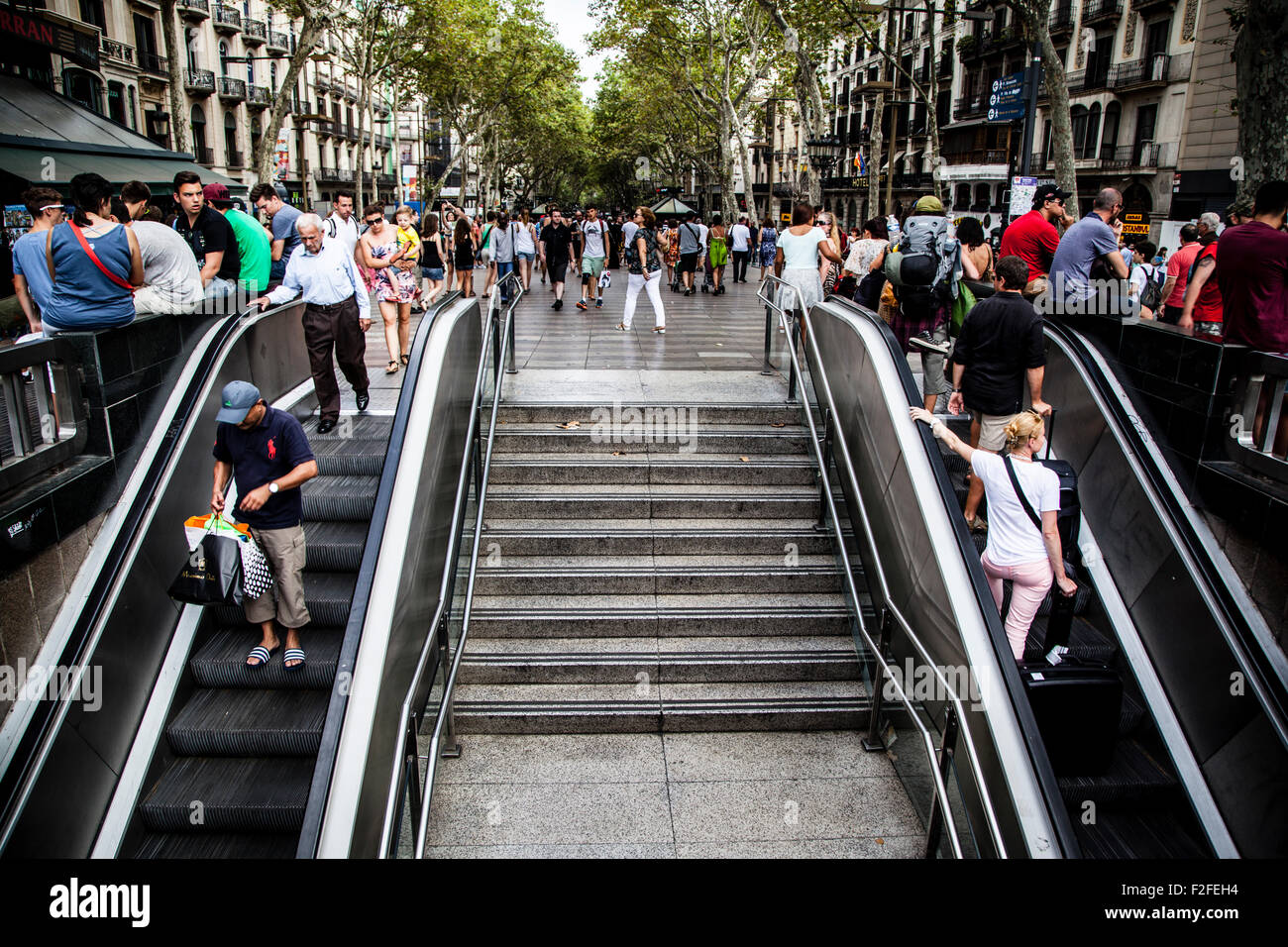 Entrada de Metro en la Rambla, Barcelona, Cataluña Fotografía de stock -  Alamy