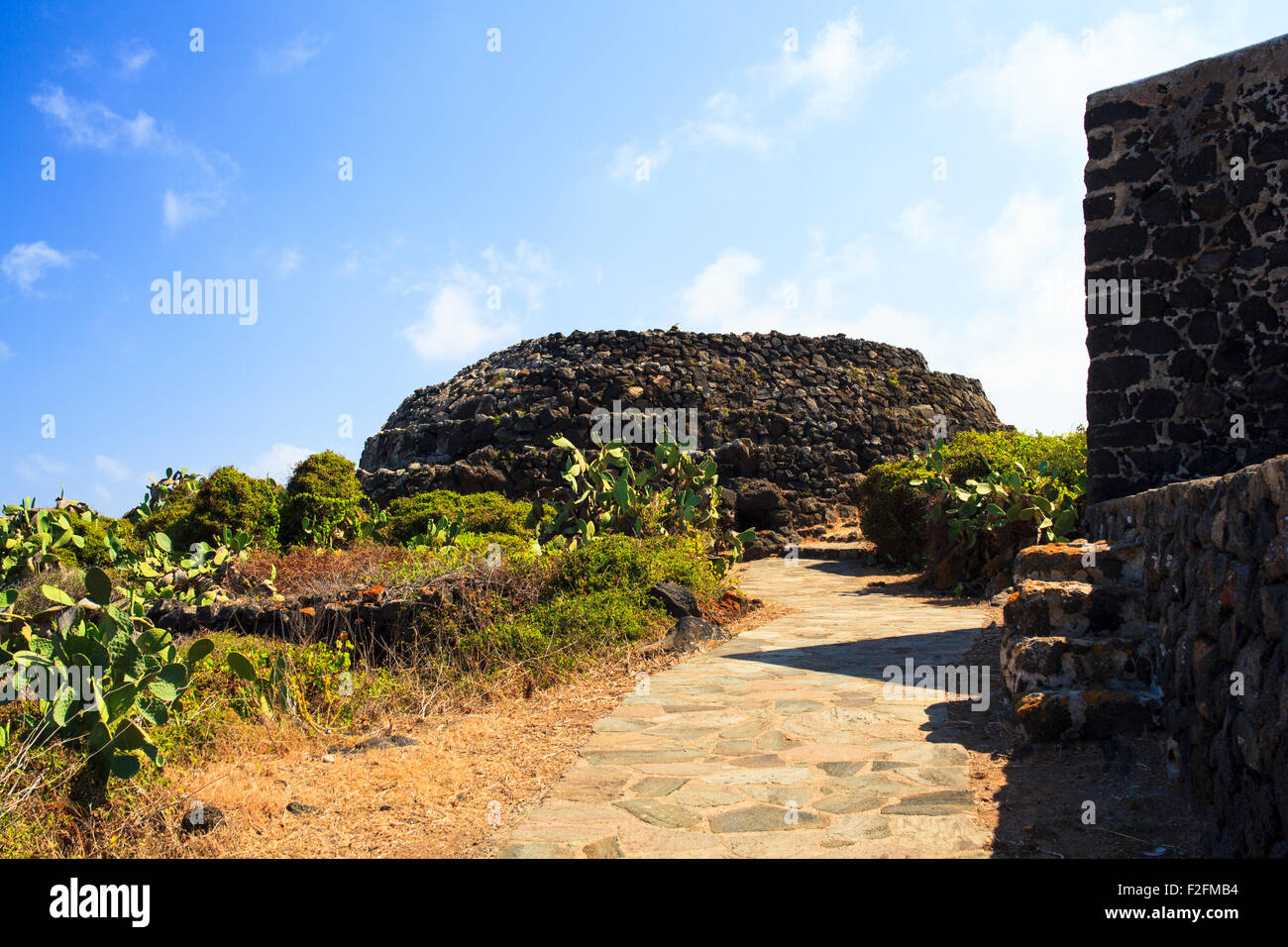 Vista de Sesi, construcciones megalíticas de Pantelleria, Sicilia Foto de stock
