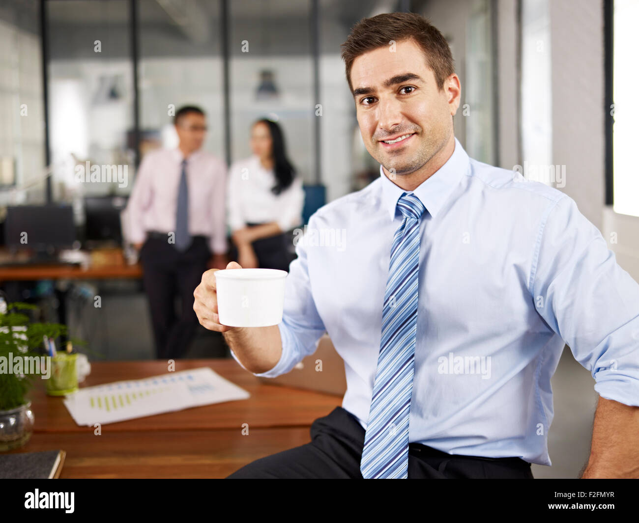 Trabajador de cuello blanco fotografías e imágenes de alta resolución