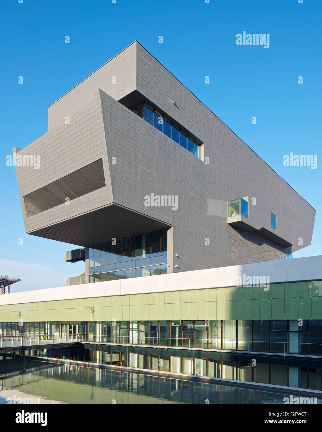 Por la mañana vista de elevación de la grapadora. Museo del diseño de  Barcelona, Barcelona, España. Arquitecto: MBM Arquitectes, 2013 Fotografía  de stock - Alamy