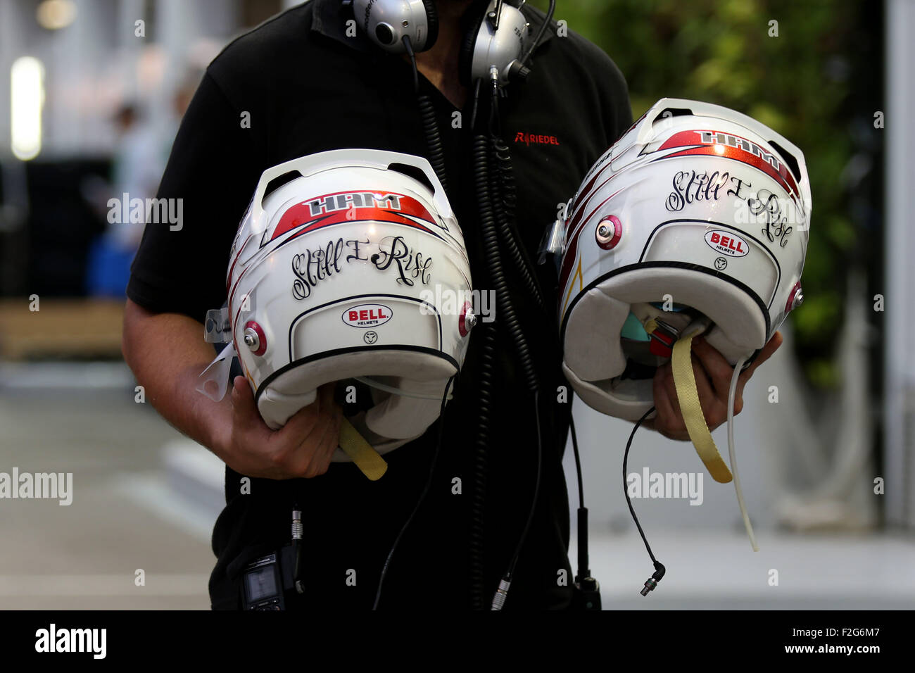 Automovilismo: Campeonato del Mundo de Fórmula Uno FIA 2015, Gran Premio de Singapur, casco de #44 Lewis Hamilton (GBR, Mercedes AMG Petronas Formula One Team), Foto de stock
