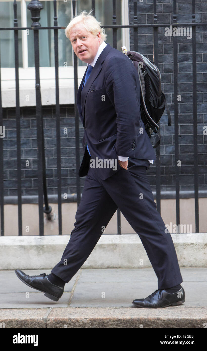 Boris Johnson llega a Downing Street para asistir a una reunión del gabinete Foto de stock