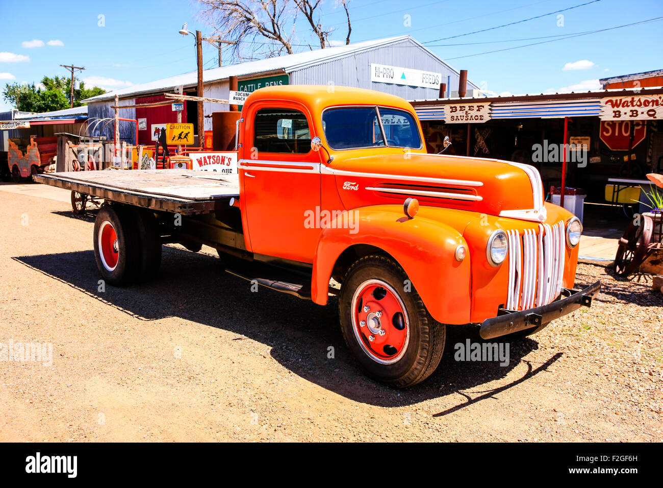 Una restaurada 1940 Ford camión en un astillero de colectores en