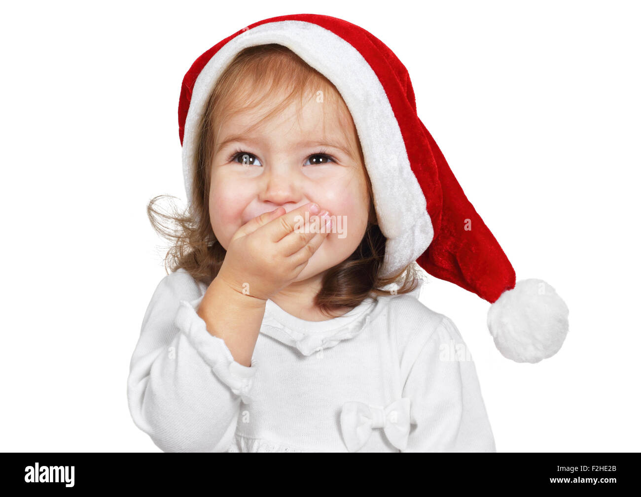 Gracioso niño reír vestida santa hat, lindo sobre blanco Foto de stock
