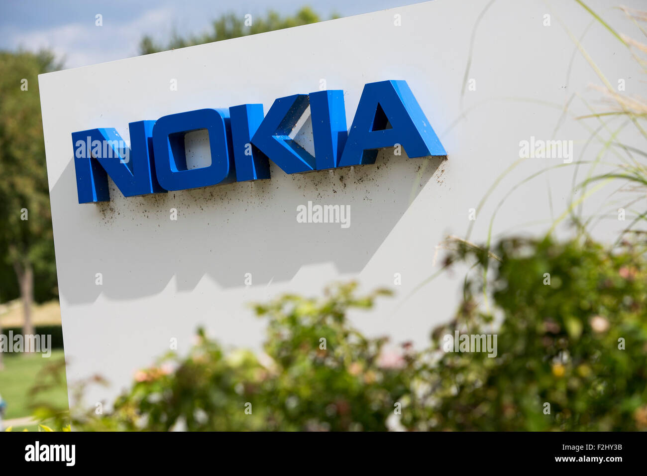 Un logotipo cartel fuera de una instalación ocupada por Nokia Corporation en Irving, Texas, el 13 de septiembre de 2015. Foto de stock