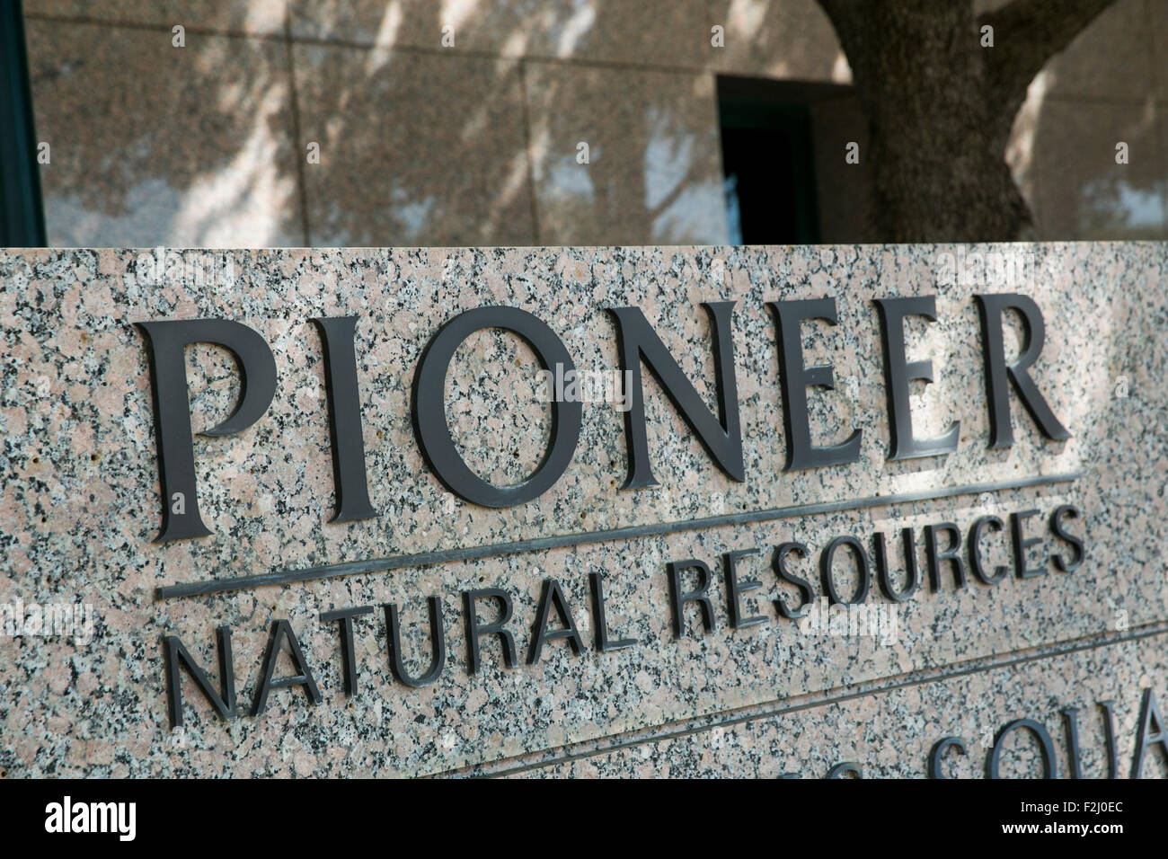 Un logotipo firmar fuera de la sede de los primeros recursos naturales Co., en Irving, Texas, el 13 de septiembre de 2015. Foto de stock