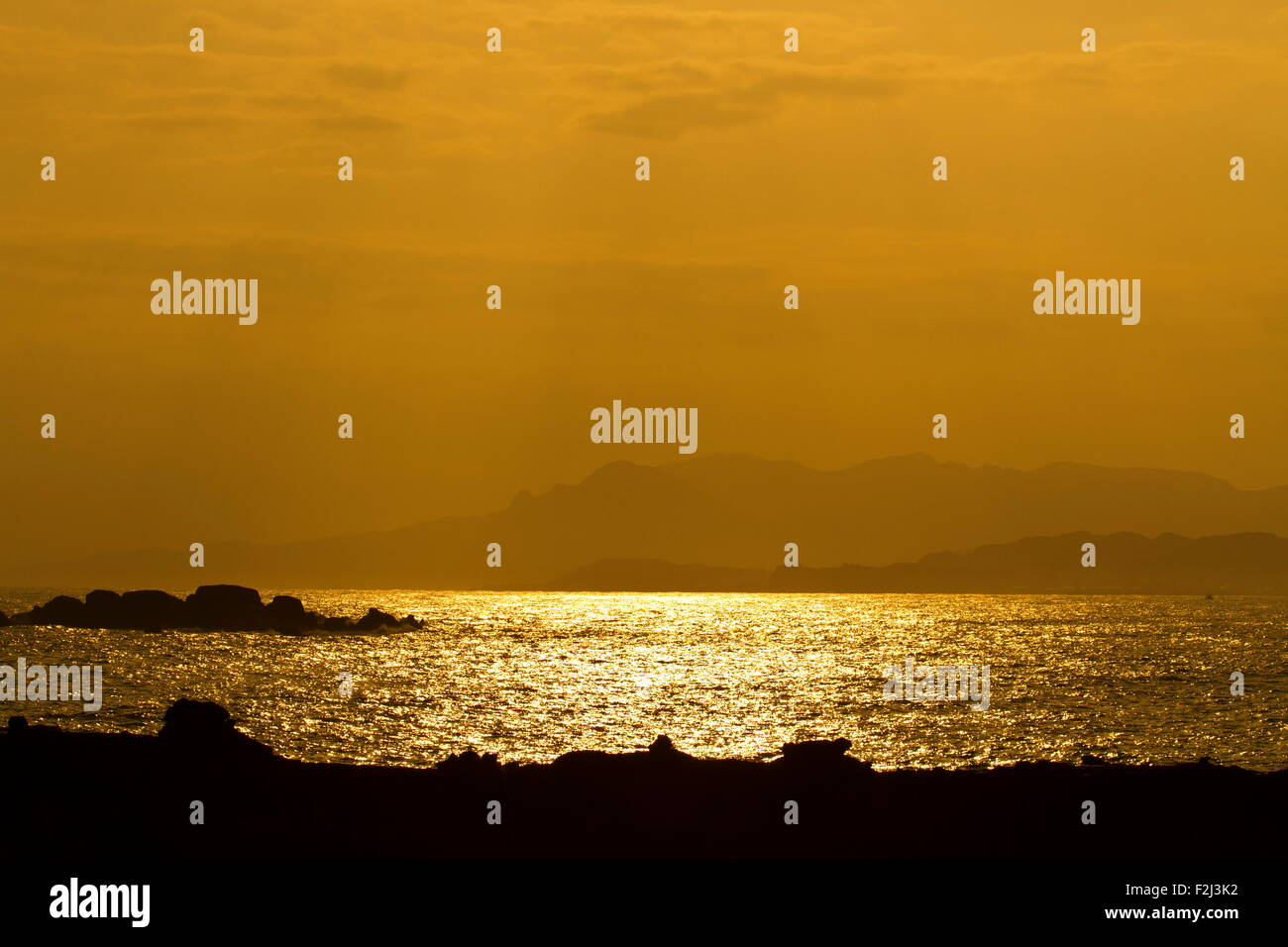 Paisaje de mar tima en crepúsculo Foto de stock