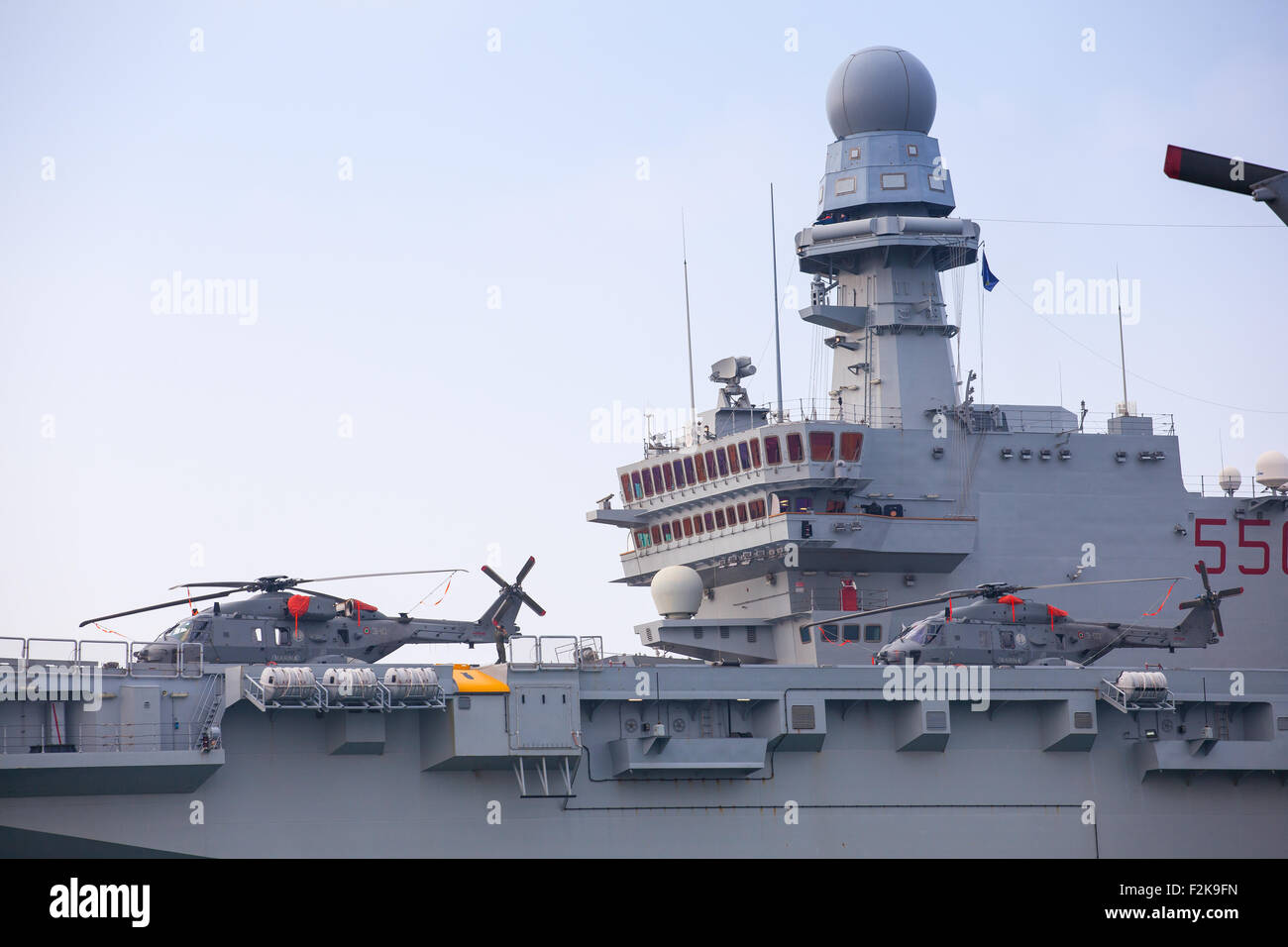 TRIESTE, Italia - 02 de noviembre: vista de la Frigata Virginio Fasan de la Marina italiana en Noviembre 02, 2014 Foto de stock