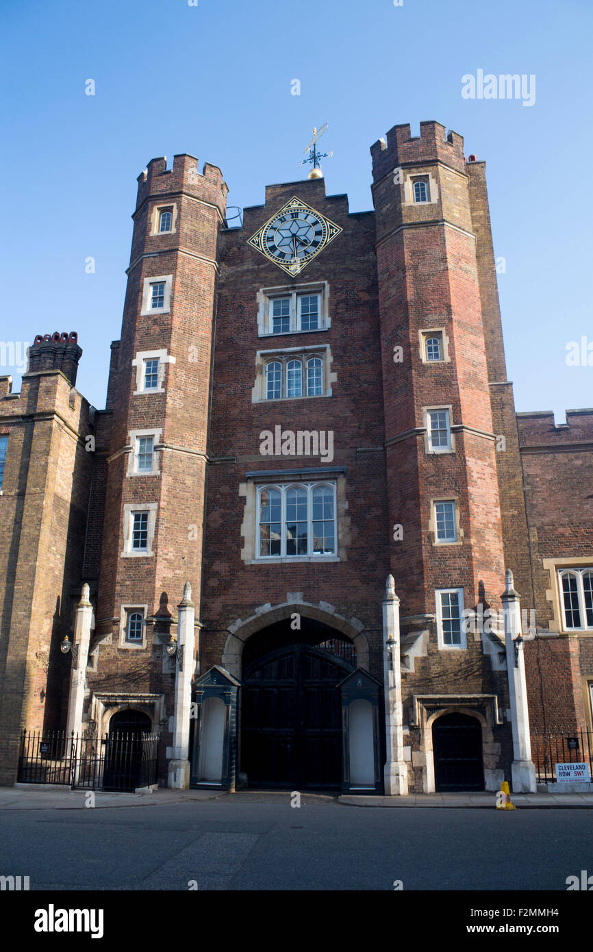 St James's Palace residencia oficial del Príncipe de Gales en Londres England Reino Unido Foto de stock