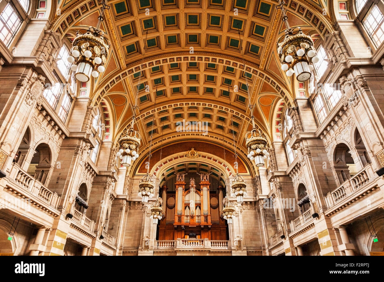 Hall Central, Galería de Arte y Museo Kelvingrove, Glasgow, Escocia, Reino Unido. Foto de stock