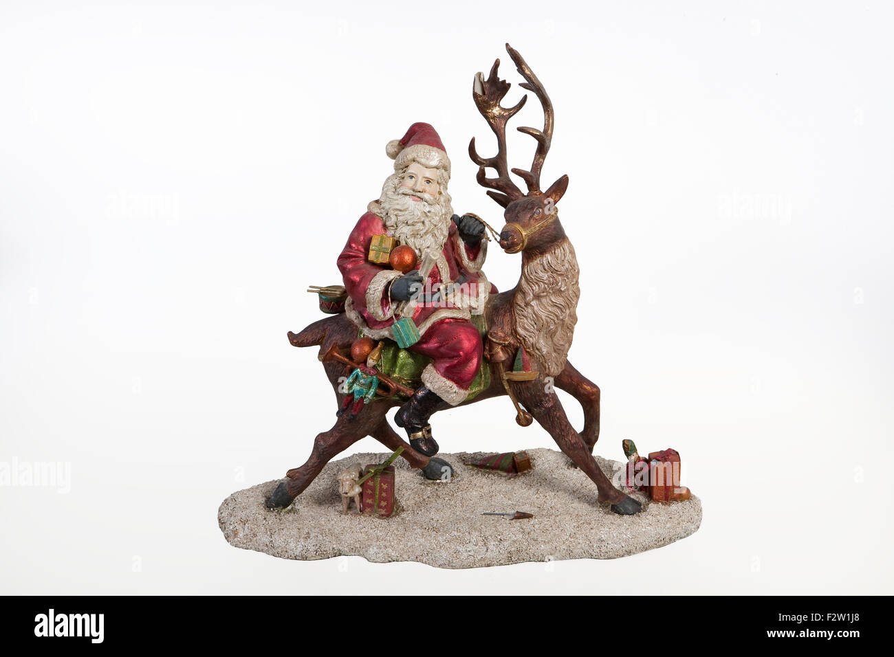Santa Klaus ciervos aislados de renos toy macro cierra una estatuilla escultura juega el juego de Navidad xmas fest celebración de Año Nuevo Foto de stock