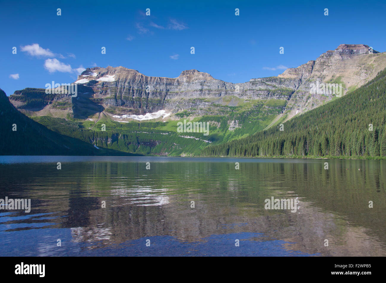 Las montañas alrededor de Cameron, Lago, Parque Nacional Waterton Lakes
