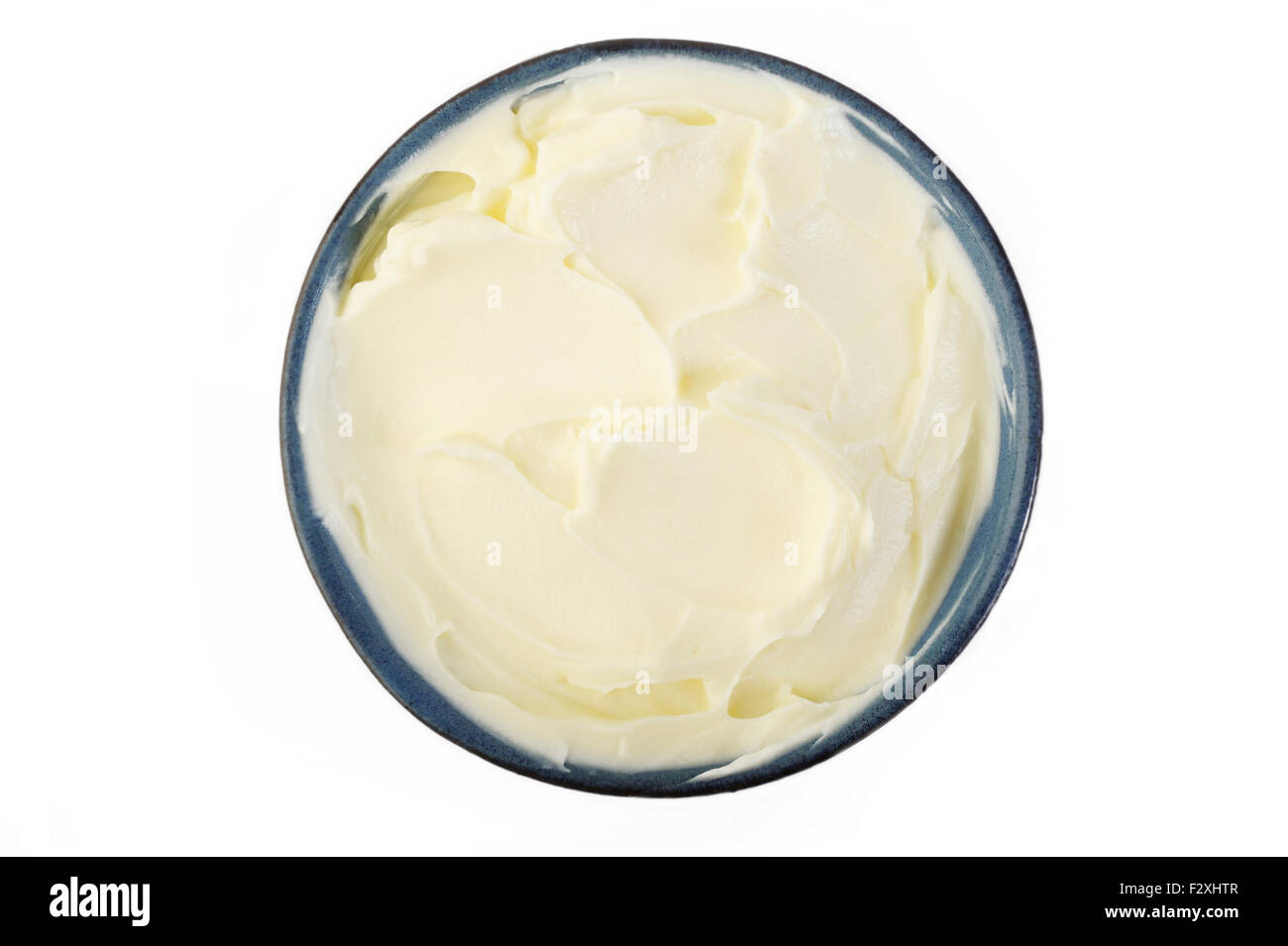 Queso crema agria en un tazón Foto de stock